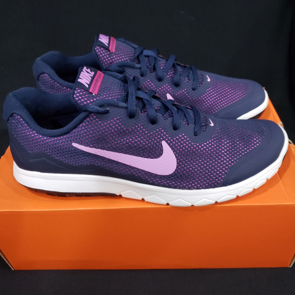 Nike Womens Flex Experience size 10